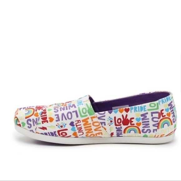 𝅺Toms Alpargata Unity Love Wins Slip on Shoes NWT Size 5 Pride Rainbow Sneakers - Picture 2 of 10